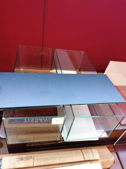 null 2 glass cabinets Height 20 cm, Length 65 cm, Depth 25 cm