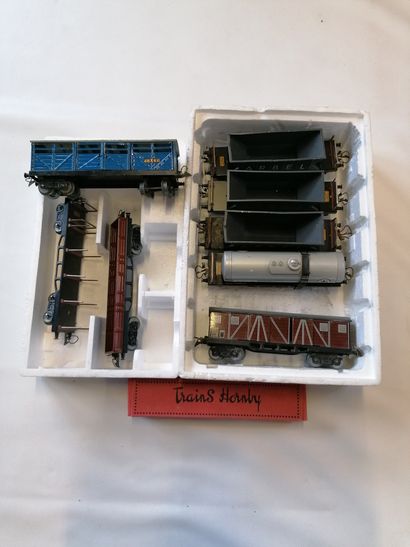 null HORNBY 9 bogie cars (without guarantee of operation)