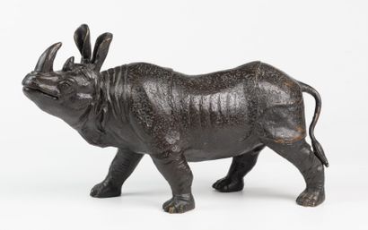 null École du XXe siècle «Rhinocéros» Épreuve en bronze à patine brune 25 x 43 c...