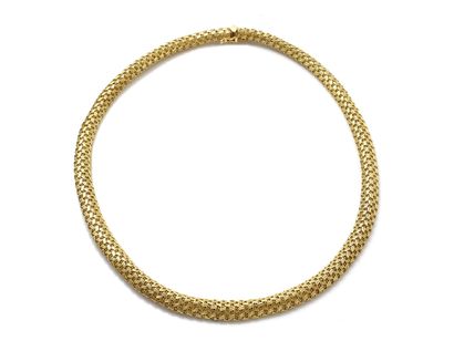 null Flexible gold necklace 750 thousandth, braided mesh, decorated with a clasp...