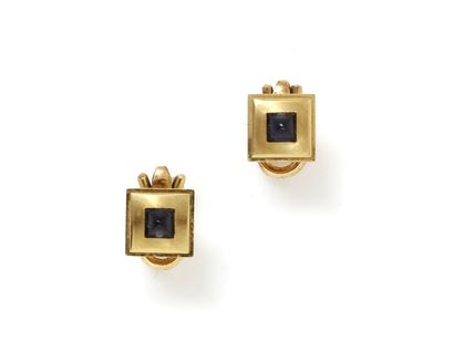 null Pair of collar buttons in gold 750 thousandth, square shape, decorated with...