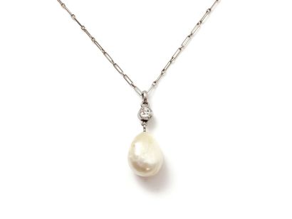 null Necklace in white gold 750 thousandth holding in pendant a fine pearl blister...
