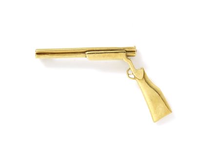 null MELLERIO

Brooch in gold 750 thousandths, stylizing a rifle. Signed and numbered.

Weight:...