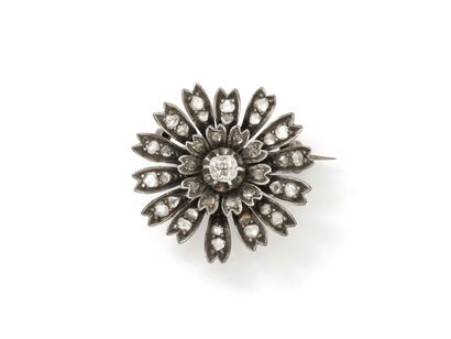 null Brooch in silver 800 and gold 750 thousandths, stylizing a flower centered of...