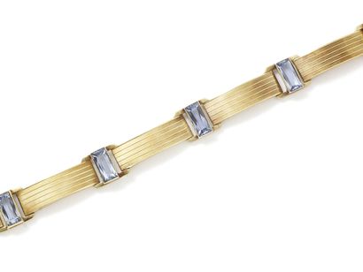 null Articulated bracelet in gold 750 thousandths, composed of curved links finely...