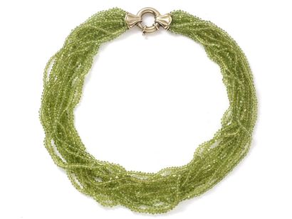null Necklace composed of a twist of pearls of peridot, decorated with a clasp ring...