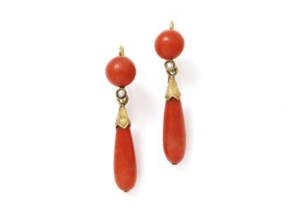 null Pair of earrings in gold 750 thousandths, decorated with cabochons and drops...