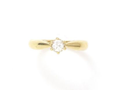 null Solitaire ring in gold 750 thousandths, decorated with a brilliant diamond in...