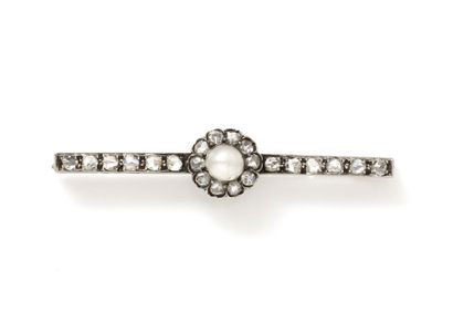 null Brooch barrette in white gold 750 and silver 800 thousandths, centered on a...