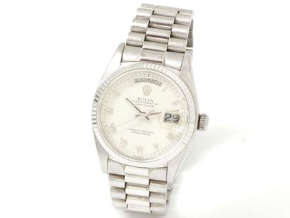 null ROLEX ''OYSTER PERPETUAL DAY-DATE''

Men's wristwatch in white gold 750 thousandths,...