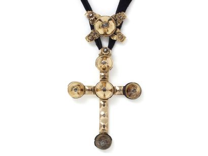 null Beautiful cross ''Capucine'' composed of 5 viroles in gold 585 thousandths punctuated...