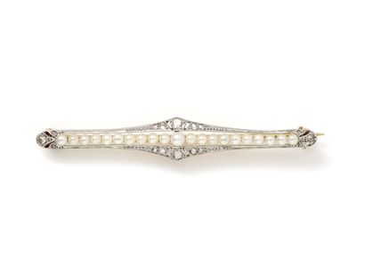 null Delicate brooch barrette in gold 750 and platinum 850 thousandths decorated...