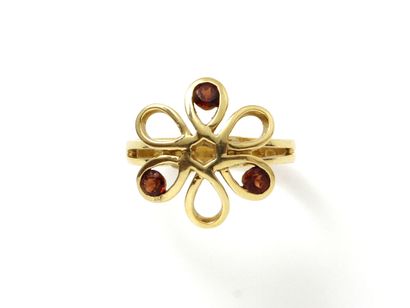 null Ring flower out of gold 750 thousandths, the openwork petals, some dressed with...