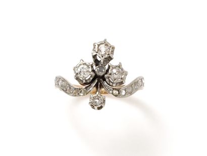 null Small duchess ring in gold 750 and platinum 850 thousandth, decorated with old...