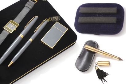 null WATERMAN

Ensemble en métal doré, composé d'un stylo plume, un stylo à bille,...