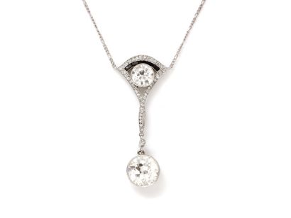 null Delicate necklace in platinum 850 thousandths composed of a geometrical pattern...