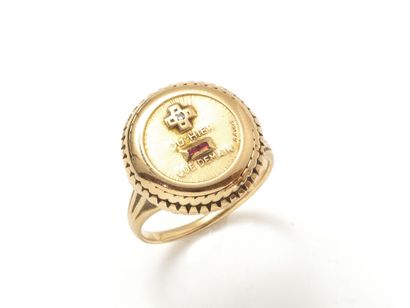 null Gold ring 750 thousandths decorated with a motive mentioning ''+ that yesterday...