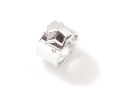 null FRED PARIS ''LUCIFER''

Ring in silver 800 thousandths, consisting of a large...