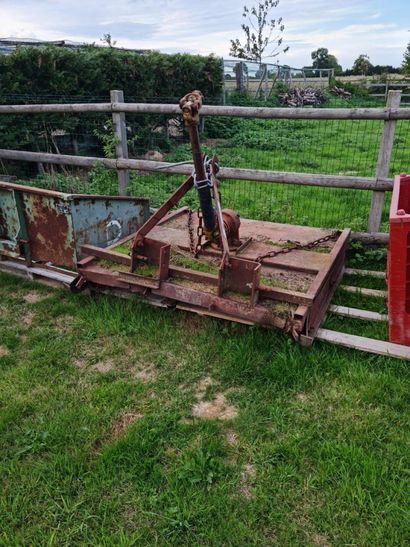 null Tracteur à cabine avec broyeur. Immatriculé : DC-379-CX. Date de 1ere mise 03/05/1976....