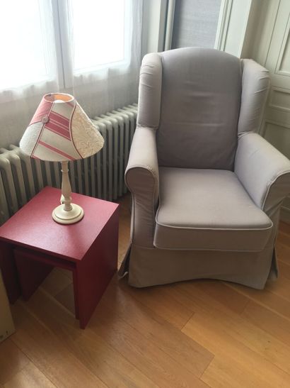 null Fauteuil moderne en tissu gris à oreillettes et accotoirs à joues on y joint...