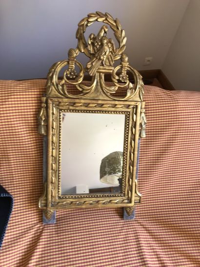 null Miroir style Louis XVI, XXe. Dim : 86 x 45cm