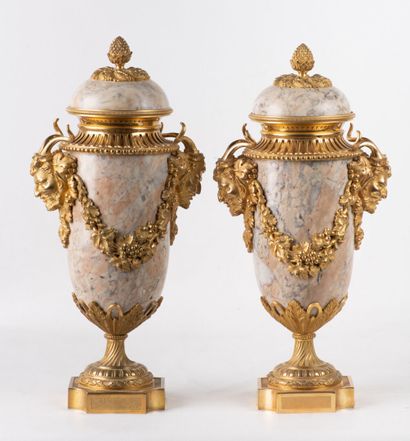 null Pair of marble and bronze cassolettes with lid and ram decorations. H43xW20...