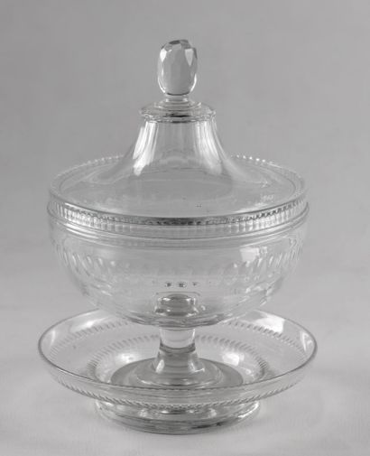Drageoir in crystal with its cup. H23 cm,...