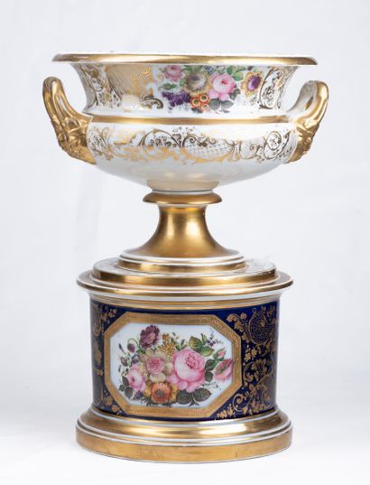 Porcelain bowl of Paris with decoration of...