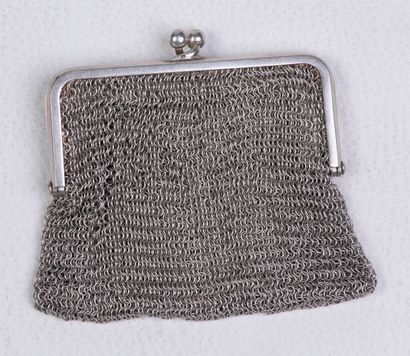 Small silver purse. Gross weight : 59,98...