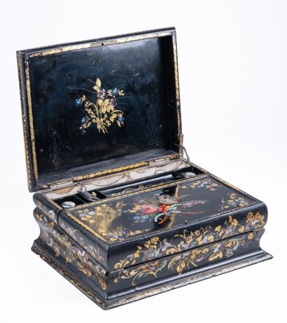 null writing box with mother of pearl inlays, inside compartments with its 2 bottles,...