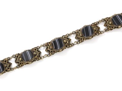 null Bracelet in vermeil 800 thousandths, the openwork links decorated with scrolls...