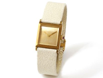 null BOUCHERON
Montre bracelet de dame en or 750 millièmes, boîtier de forme carrée,...