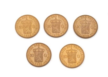 null Lot en or 750 millièmes, composé de:
5 pièces de 10 florins or hollandais datées...