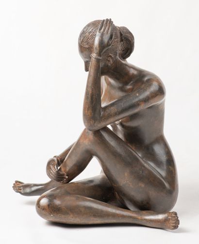 null Pierre CHENET XXe siècle, Femme nue assise , Epreuve en bronze à patine verte...