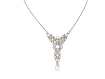 null Delicate necklace in platinum 850 thousandths, holding an openwork scrollwork...