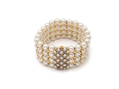 null Bracelet manchette articulé composé de 4 rangs de perles de culture d'environ...
