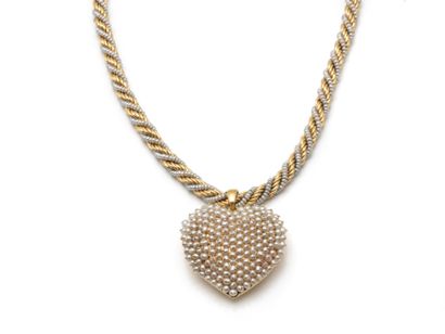 null Flexible necklace in 750 thousandths gold, composed of a twisted mesh enhanced...