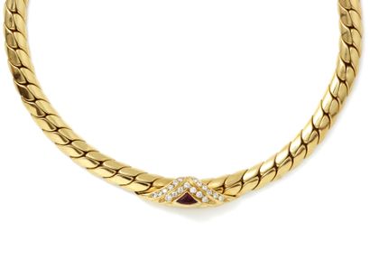 null Necklace in 750 thousandths gold, centered on a geometric motif adorned with...