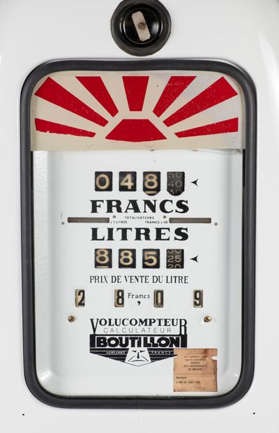 null Pompe à essence française Total restaurée de marque Boutillon double face, bien...