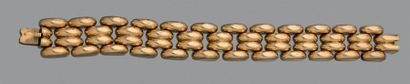 null Bracelet articulé en or 750 millièmes composé de maillons godronnés.
Il est...