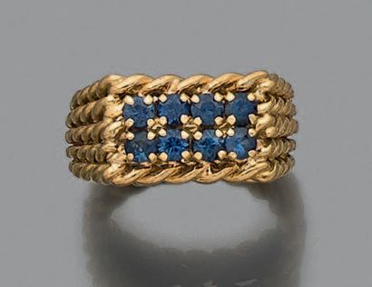 null Bague chevalière composée de fils d'or 750 millièmes torsadé, rehaussée d'une...