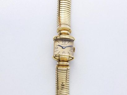 null Montre bracelet de dame en or 750 millièmes, cadran doré avec chiffres arabes...