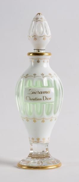 Diorama par Christian Dior Diorama par Christian Dior

rare flacon lancé en 1949...