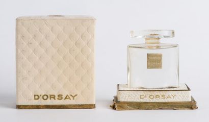 D'ORSAY "Trophée" flacon vide dans son coffret D'ORSAY "Trophée" flacon vide dans...