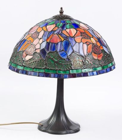 Dans le goût de Tiffany Dans le goût de TIFFANY

lampe champignon, à décor de vitraux

multicolores,...