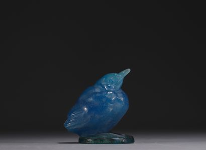  Amalric WALTER (1870-1959) Oiseau en pate de verre bleue, signé sur le bord de la... Gazette Drouot