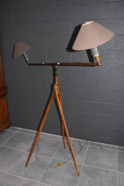 null INDUSTRIAL LAMP ORIENTABLE CIRCA 1900 BIESSE AND GUILLAUME MARKED IN LYON. HEIGHT:...