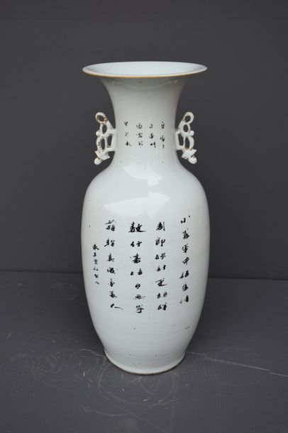 null CHINESE PORCELAIN VASE EARLY 20TH CENTURY WITH SAGE DECORATION TABLE HEIGHT...