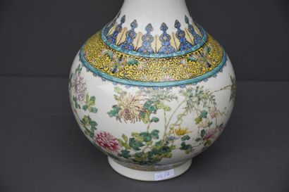 null CHINESE PORCELAIN VASE PERIOD REPUBLIC WITH PEONY DECOR H 41 CM