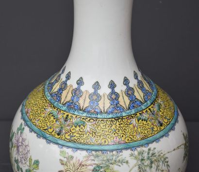 null CHINESE PORCELAIN VASE PERIOD REPUBLIC WITH PEONY DECOR H 41 CM
